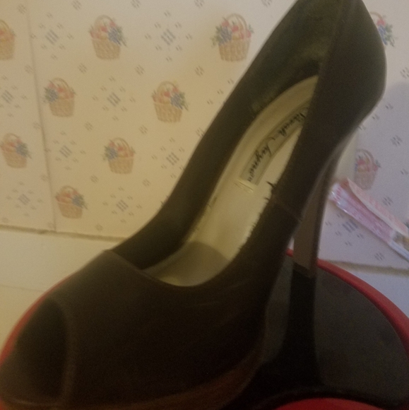 Peeptoe pump - Picture 3 of 3